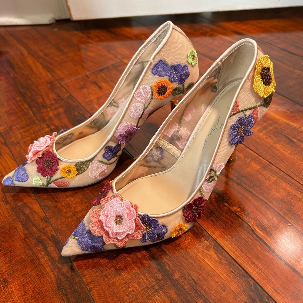 Betsey Johnson Colorful Floral Aimey Embroidered Heels Size 8.5